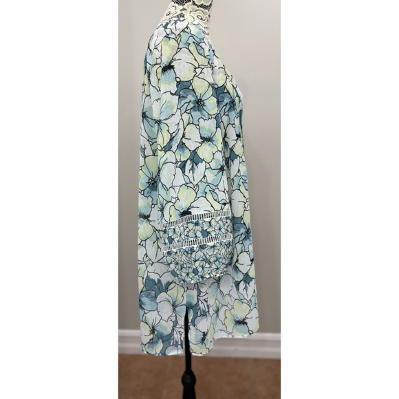 Catherines Top Women 1X Blue White Floral Short Sleeve Popover Lightweight Sheer - Picture 2 of 11